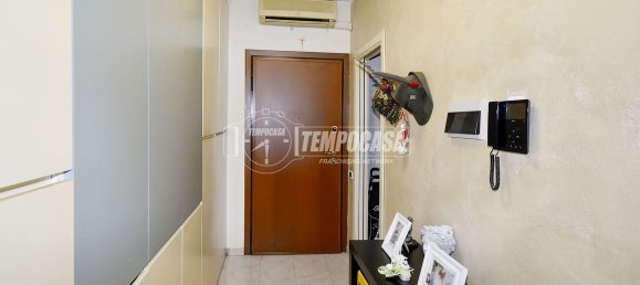 2-salle Appartement à Cologno Monzese, Italy No. 268879 6