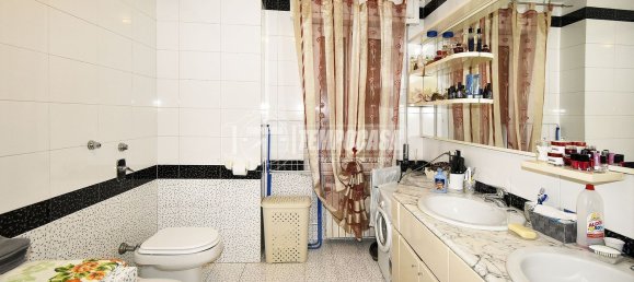 2-salle Appartement à Cologno Monzese, Italy No. 268879 8