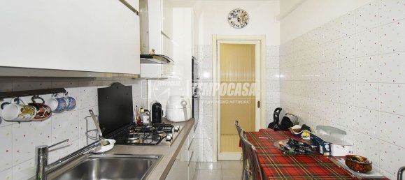 2-salle Appartement à Cologno Monzese, Italy No. 268879 3