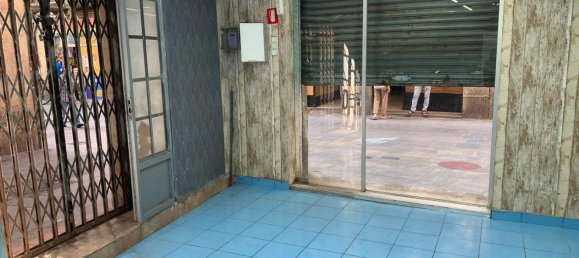 57m² Commercial property in Ciutat Vella, Spain No. 150855 2