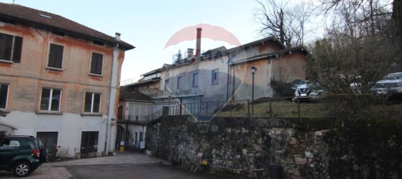 500m² Commercial property in Varese, Italy No. 133045 2
