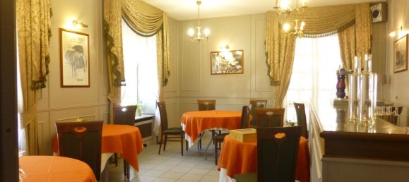 1630m² Commercial property in Pithiviers, France No. 61366 8