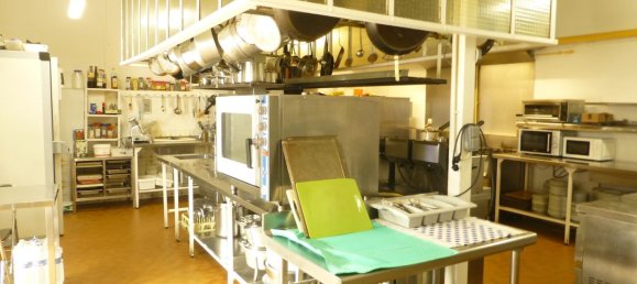 1630m² Commercial property in Pithiviers, France No. 61366 13