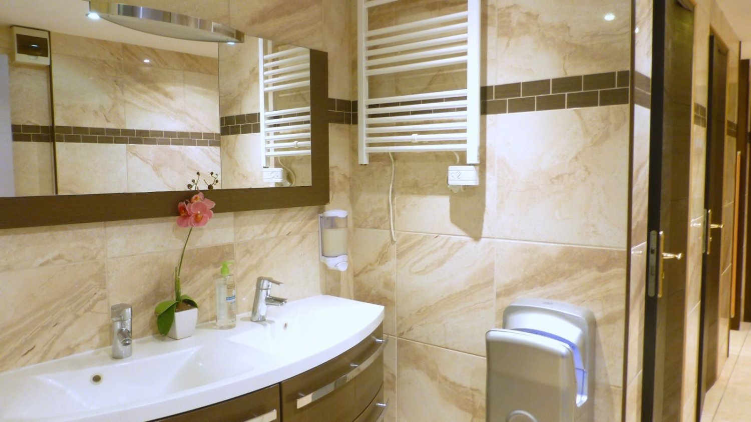 1630m² Commercial property in Pithiviers, France No. 61366