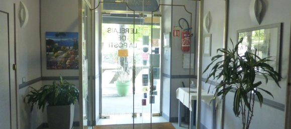 1630m² Commercial property in Pithiviers, France No. 61366 12