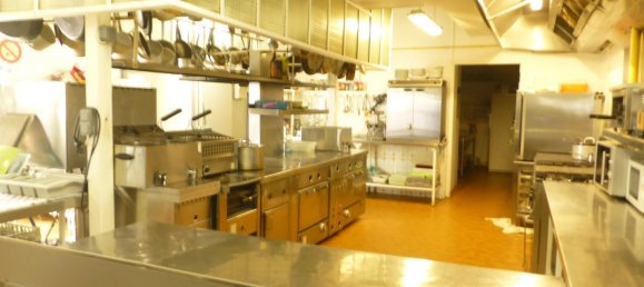 1630m² Commercial property in Pithiviers, France No. 61366 14