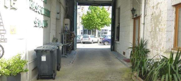 1630m² Commercial property in Pithiviers, France No. 61366 11