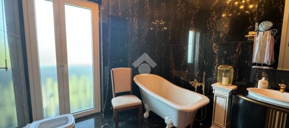 4-Zimmer Haus in Bari, Italy, Nr. 128193 8