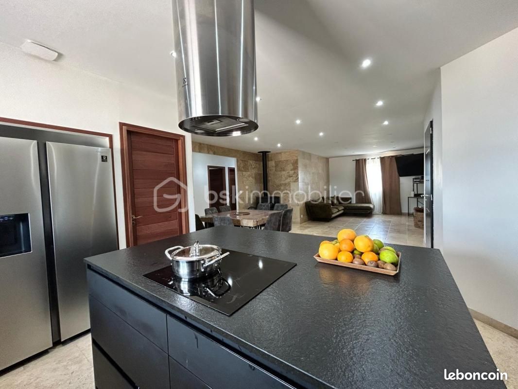 3 bedrooms House in Gironde, France No. 335470