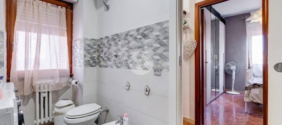 Квартира с 2 спальнями в Рим, Италия № 163083 24