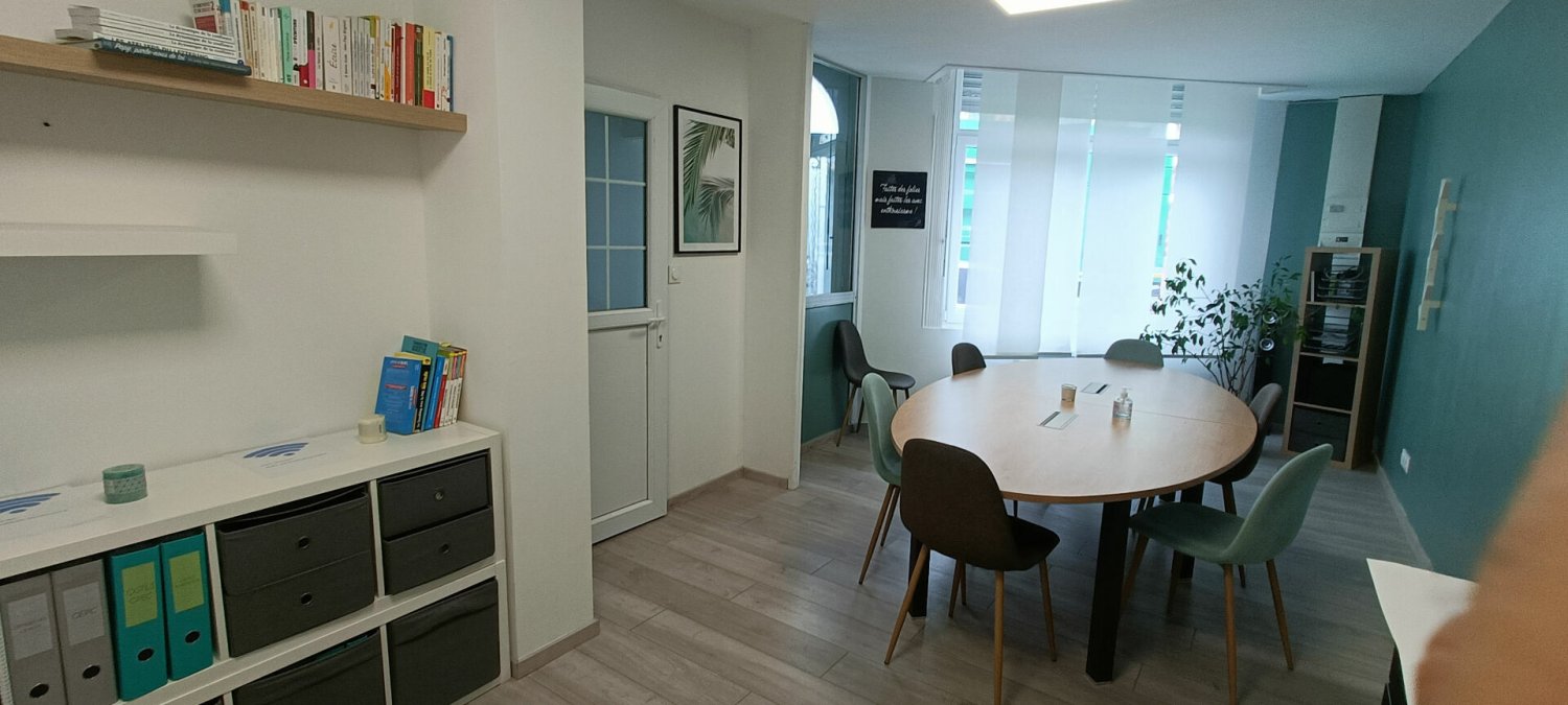  مكتب في Armentieres, France 63متر مربع رقم 260043