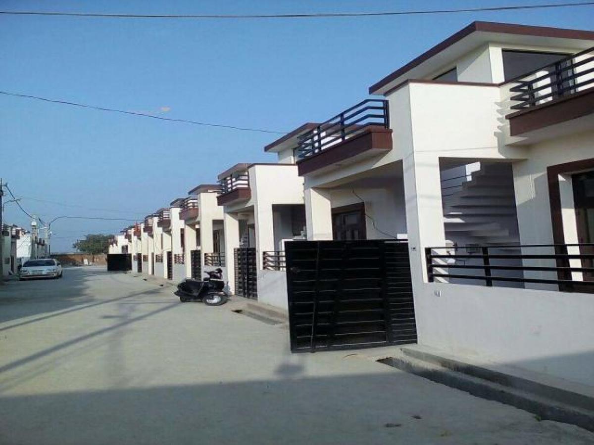 2 bedrooms House in Lucknow, India No. 827