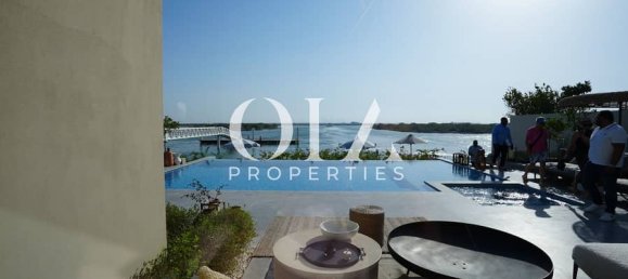 4 bedrooms Villa in Abu Dhabi, UAE No. 18522 4