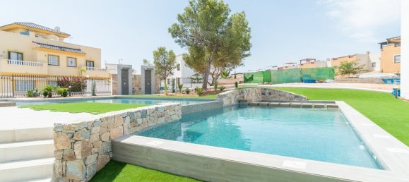 Bungalow de 2 dormitorios en Los Balcones, Spain No. 9200 28