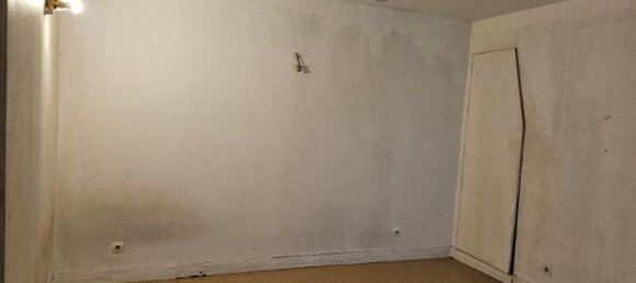 Studio in Paris, France No. 167447 5