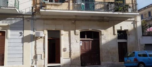 5 bedrooms Apartment in Lecce, Italy No. 12472 8