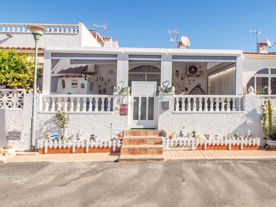 2 غرف نوم بنغالو في Torrevieja, Spain رقم 178481