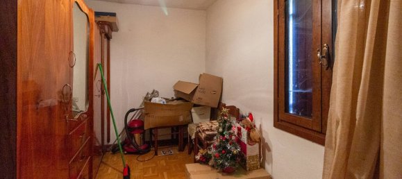 Замки и поместья с 10 комнатами в Порденоне, Италия № 288591 13