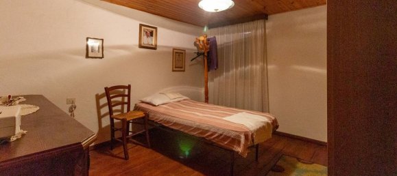 Замки и поместья с 10 комнатами в Порденоне, Италия № 288591 15