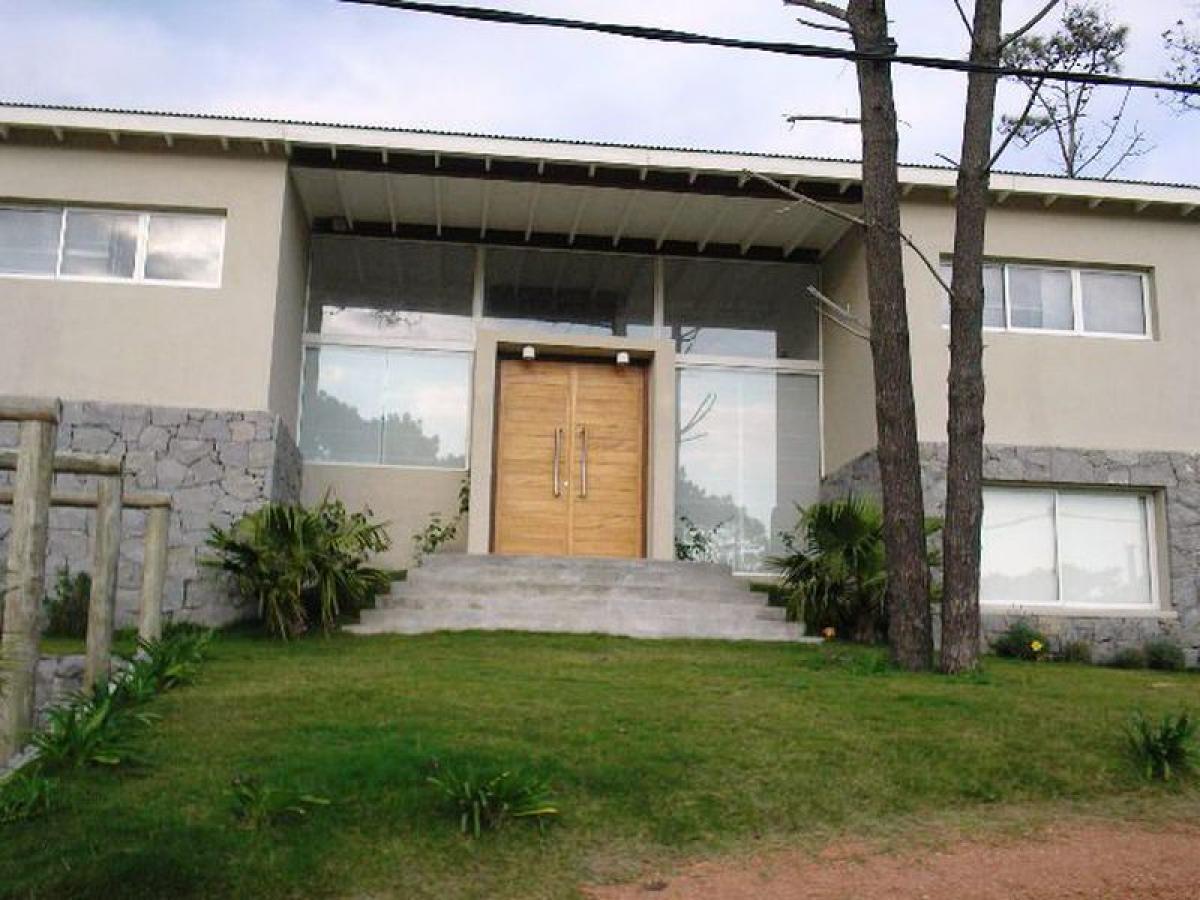 3 bedrooms House in Maldonado, Uruguay No. 10193
