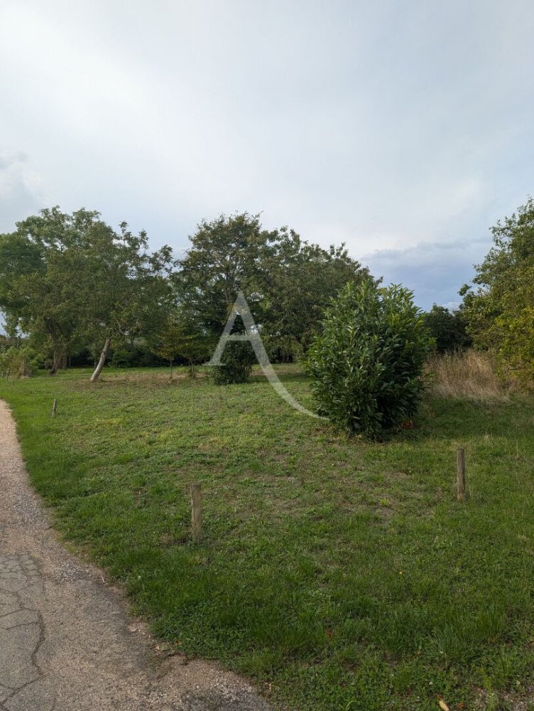 Terreno em La Chapelle-Saint-Martin-en-Plaine, France 1454 m² N.º 229545