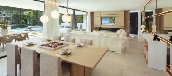 5 bedrooms Villa in Marbella, Spain No. 72772 7