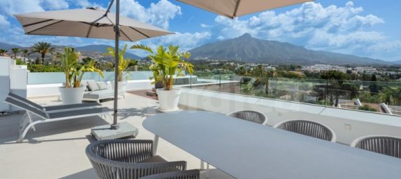 5 bedrooms Villa in Marbella, Spain No. 72772 20