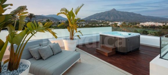 5 bedrooms Villa in Marbella, Spain No. 72772 21