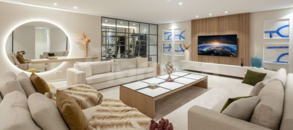 5 bedrooms Villa in Marbella, Spain No. 72772 11