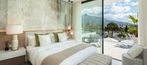 5 bedrooms Villa in Marbella, Spain No. 72772 15