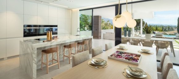 5 bedrooms Villa in Marbella, Spain No. 72772 9