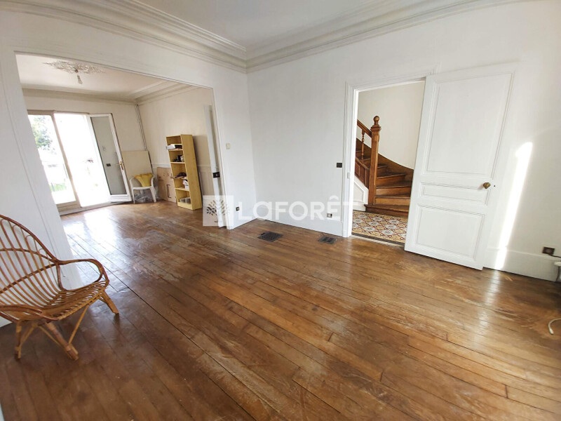 5 bedrooms House in Villemomble, France No. 105590