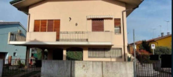 4غرفة شقة في Rovigo, Italy رقم 52431 2