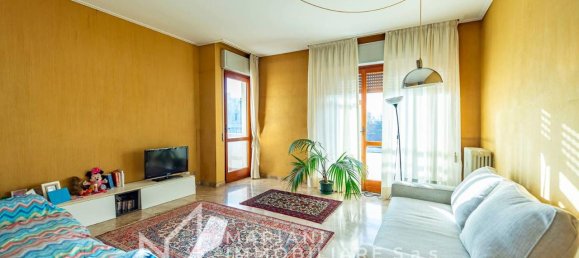 4-salle Appartement à Castellanza, Italy No. 27808 3