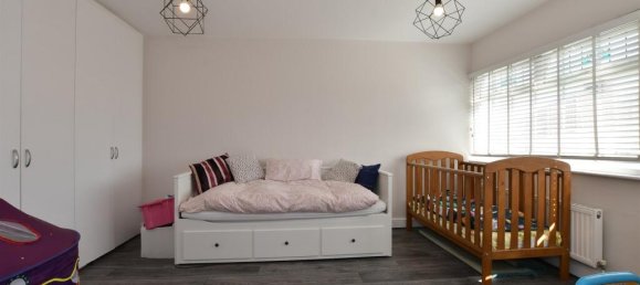 4 Schlafzimmer Haus in Chingford, United Kingdom, Nr. 3932 33