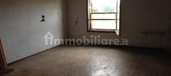 3 bedrooms House in Crespino, Italy No. 11563 4