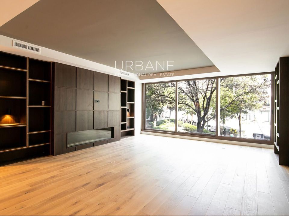 3 bedrooms Commercial property in Barcelona, Spain No. 240975