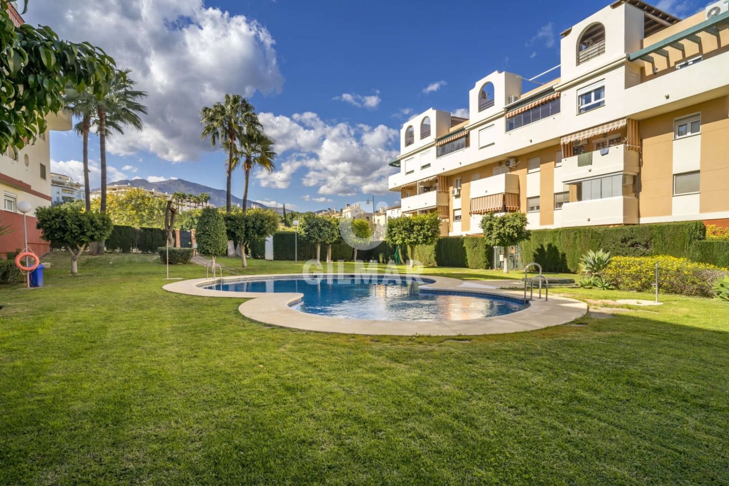 Apartamento de 3 dormitorios en Estepona, Spain No. 250733