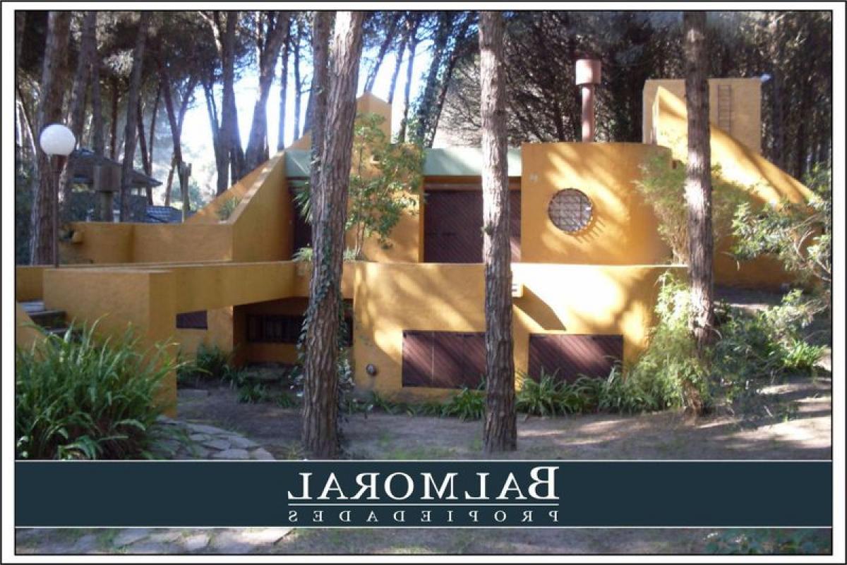 5 bedrooms House in Mar del Plata, Argentina No. 87363