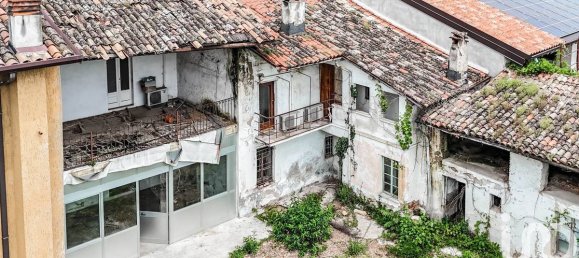 5 bedrooms House in Calcinato, Italy No. 7878 2