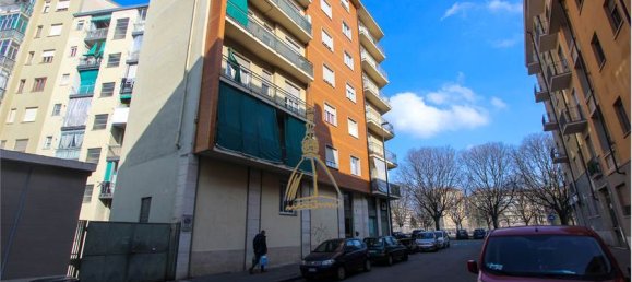 2 bedrooms Apartment in Turin, Italy No. 118876 2