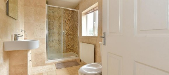 4 bedrooms House in Essex, United Kingdom No. 3969 17