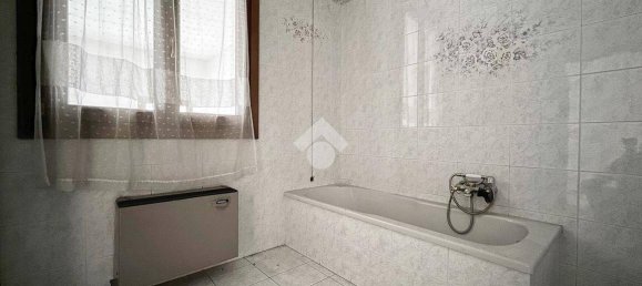 6 bedrooms Villa in Isola Rizza, Italy No. 322737 18