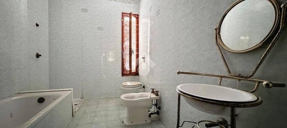 6 bedrooms Villa in Isola Rizza, Italy No. 322737 32