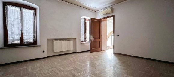 6 bedrooms Villa in Isola Rizza, Italy No. 322737 26