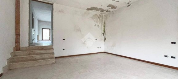 6 bedrooms Villa in Isola Rizza, Italy No. 322737 23