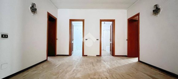 6 bedrooms Villa in Isola Rizza, Italy No. 322737 27