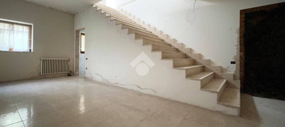 6 bedrooms Villa in Isola Rizza, Italy No. 322737 13