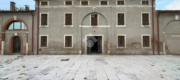 6 bedrooms Villa in Isola Rizza, Italy No. 322737 2