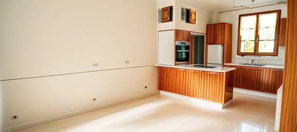 Casa de 3 dormitorios en Monnaie, France No. 53193 4